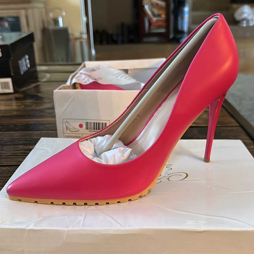 Super sexy! Never worn! Mama Shoes hot pink lug sole heels. Size 9